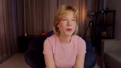 Snapshot of cherlynreece chatting on 03.14.26 Hello guys Im Hanna online show from 03.14.26