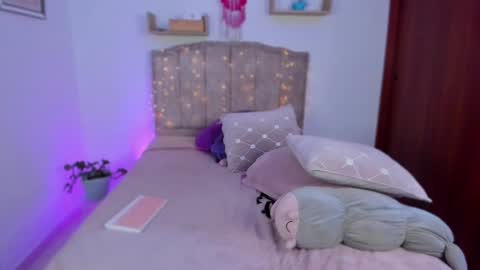 Snapshot of cherries_and_wine_ chatting on 12.07.24 cherries_and_wine_ online show from 12.07.24