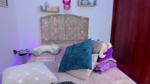 Snapshot of cherries_and_wine_ chatting on 12.14.24 cherries_and_wine_ online show from 12.14.24