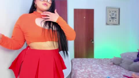 Snapshot of cherries_and_wine_ chatting on 01.09.25 cherries_and_wine_ online show from 01.09.25