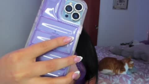 Snapshot of cherries_and_wine_ chatting on 01.21.25 cherries_and_wine_ online show from 01.21.25