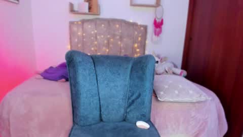 Snapshot of cherries_and_wine_ chatting on 02.28.25 cherries_and_wine_ online show from 02.28.25