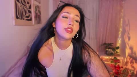 Snapshot of cherries_and_wine_ chatting on 11.01.25 cherries_and_wine_ online show from 11.01.25