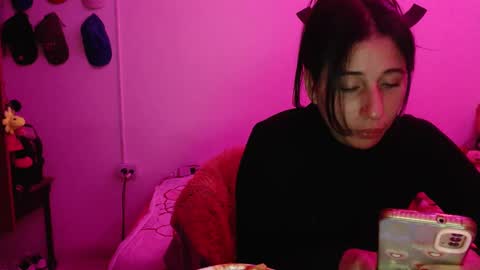 Snapshot of cherry_hc chatting on 01.28.25 Nezumy Rey online show from 01.28.25