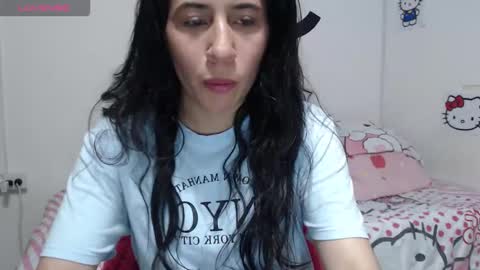 Snapshot of cherry_hc chatting on 10.11.25 Nezumy Rey online show from 10.11.25