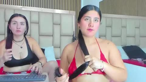 Snapshot of cherry_mew chatting on 09.12.25 Cherry Mew and jean online show from 09.12.25