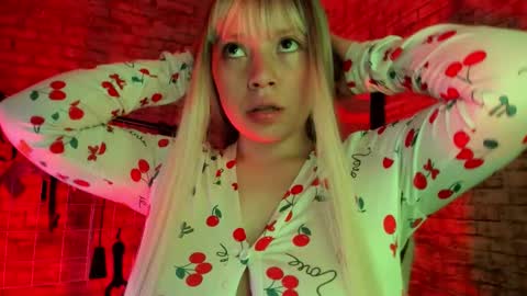 Snapshot of cherry_xoxx chatting on 10.24.25     online show from 10.24.25