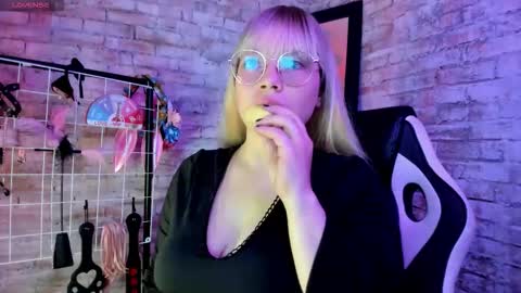 Snapshot of cherry_xoxx chatting on 10.26.25     online show from 10.26.25