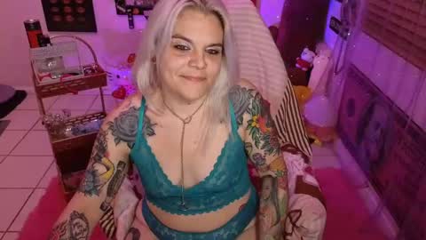 Snapshot of cherryb0mbb0mb chatting on 02.08.25 CherryBombBomb online show from 02.08.25