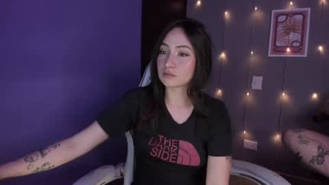  dayis independent model  online show from 03.04.25