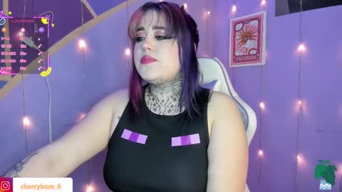  dayis independent model  online show from 09.22.25