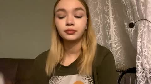 Snapshot of cherryleija chatting on 12.16.25 Lei online show from 12.16.25