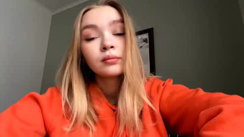 Snapshot of cherryleija chatting on 12.18.25 Lei online show from 12.18.25