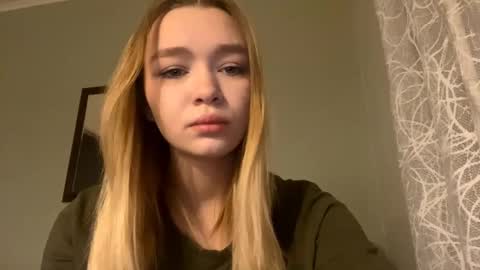 Snapshot of cherryleija chatting on 12.20.25 Lei online show from 12.20.25