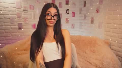 Kiki online show from 10.15.25