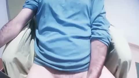 Snapshot of cheslongss chatting on 12.21.24 Ches Long online show from 12.21.24