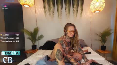 Snapshot of cheviblue chatting on 01.08.25 Chevi Blue online show from 01.08.25