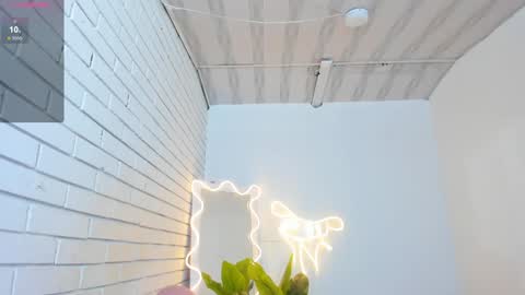 Snapshot of chiara_tay chatting on 02.05.25 Chiara online show from 02.05.25