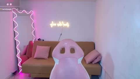 Snapshot of chiara_tay chatting on 03.07.25 Chiara online show from 03.07.25