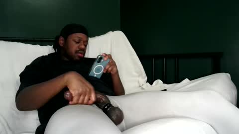 Snapshot of chicagothirdleg chatting on 02.06.26 Que online show from 02.06.26