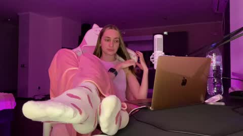 Goddess Vika - owner of all ur money online show from 12.09.24