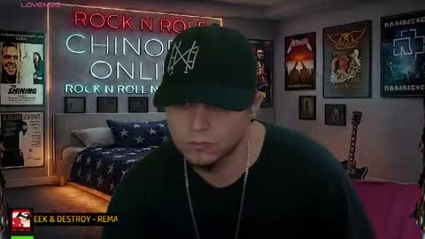 Snapshot of chinoroz chatting on 05.12.26 Enrique online show from 05.12.26