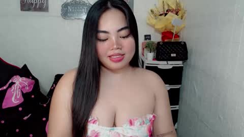 Snapshot of chixxypinay chatting on 10.15.25 miss chixxie online show from 10.15.25