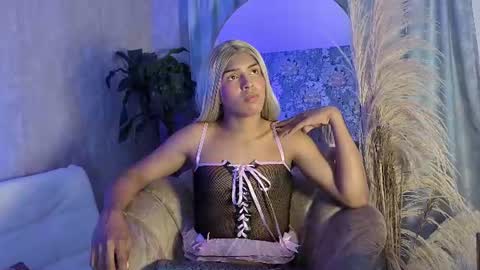 Snapshot of chloe_bronze chatting on 06.19.26 Chloe online show from 06.19.26