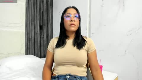 Snapshot of chloe_dreams4u chatting on 05.20.26 CHLOE online show from 05.20.26
