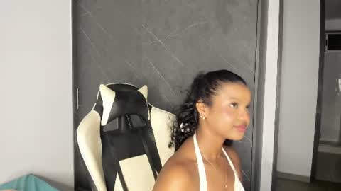 Snapshot of chloe_evans21 chatting on 06.25.26 chloe online show from 06.25.26