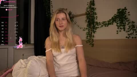 Arianaa Mourrr online show from 10.26.25