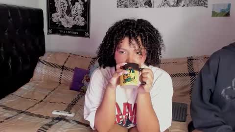 chloe_kisses online show from 09.12.25