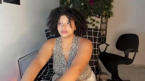 chloe_kisses online show from 10.23.25