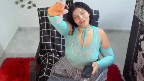 chloe_kisses online show from 10.28.25