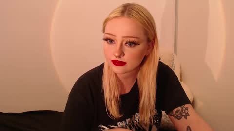 Chloe Levine online show from 09.10.25