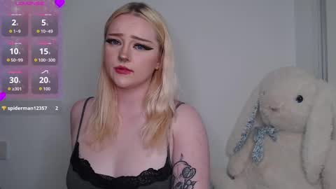 Chloe Levine online show from 09.17.25