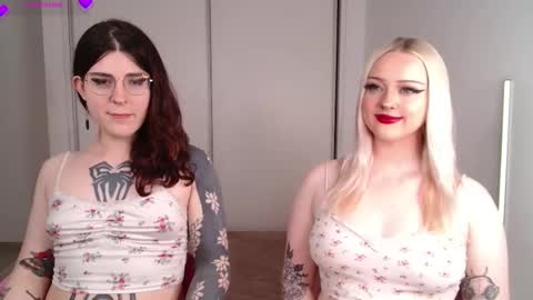 Snapshot of chloe_levine chatting on 11.14.25 Chloe Levine online show from 11.14.25