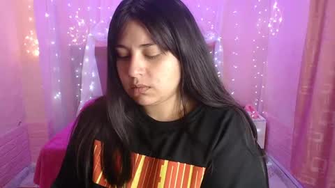 Snapshot of chloe_smith5 chatting on 10.01.25 chloe_smith5 online show from 10.01.25