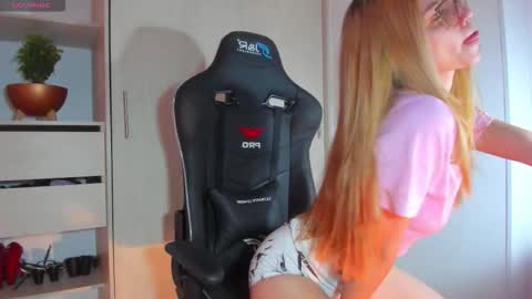 Chloe Miller  online show from 11.05.25