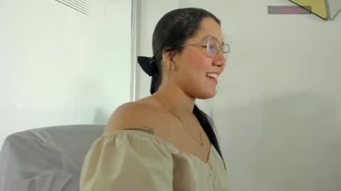 chloe_thomsoon online show from 05.07.26