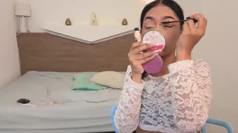 C H L O E online show from 01.13.26