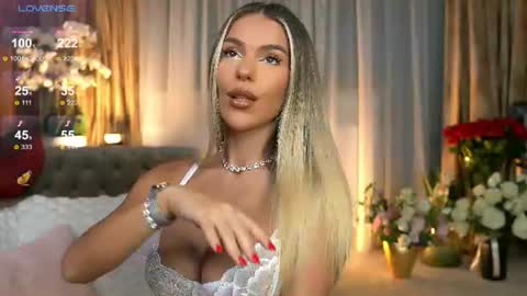 Snapshot of chloevelvetx chatting on 07.16.26 Chloe online show from 07.16.26