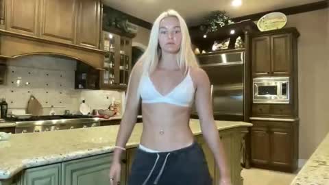 Chloe Babe online show from 04.18.26
