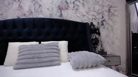 Chloe online show from 04.08.26