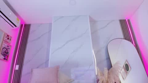 Snapshot of chlooee_ chatting on 02.19.25 Chlooe online show from 02.19.25