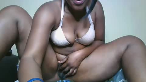 Snapshot of choco_baeb chatting on 02.14.25 nei online show from 02.14.25