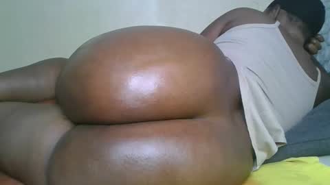 Snapshot of choco_baeb chatting on 12.16.25 nei online show from 12.16.25