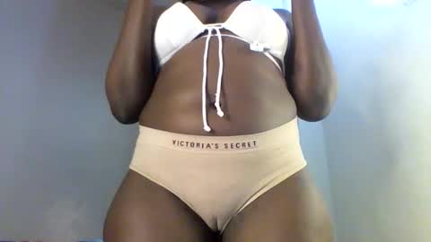 Snapshot of chocolate_enne_ chatting on 11.13.25 chocolate babes online show from 11.13.25