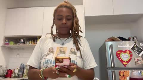 ChocolateCakeQueen online show from 12.22.24