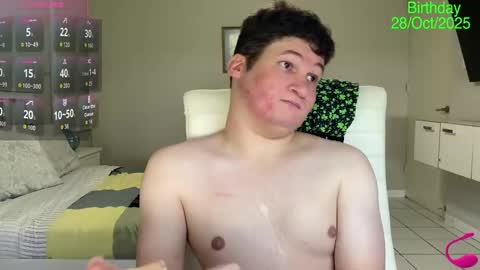 Snapshot of chris___evanss chatting on 10.27.25 Chris Evens online show from 10.27.25